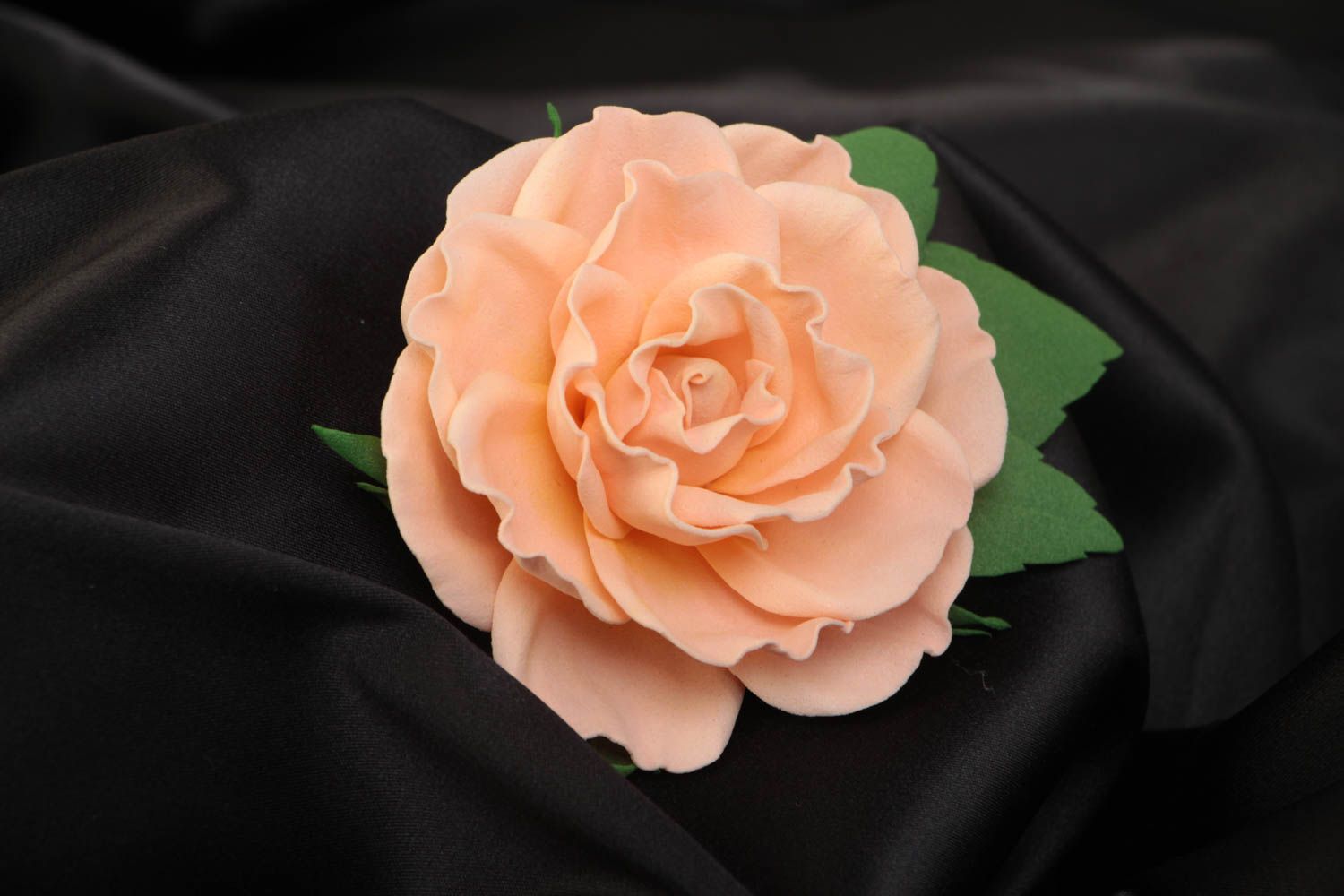 Брошь-заколка из фоамирана в виде персиковой розы украшение ручной работы  фото 1