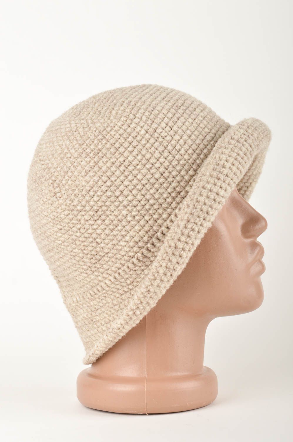 Bonnet tricot fait main Chapeau au crochet beige Vêtement femme design photo 3