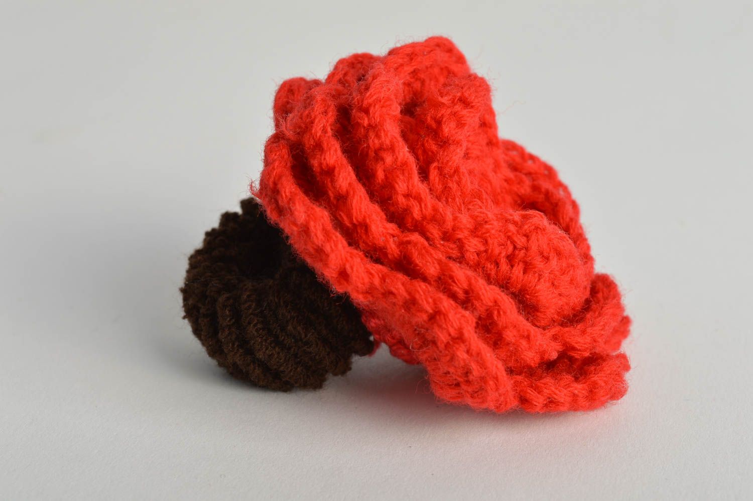 Grand élastique à cheveux fleur rouge tricoté au crochet fait main pour enfant  photo 3