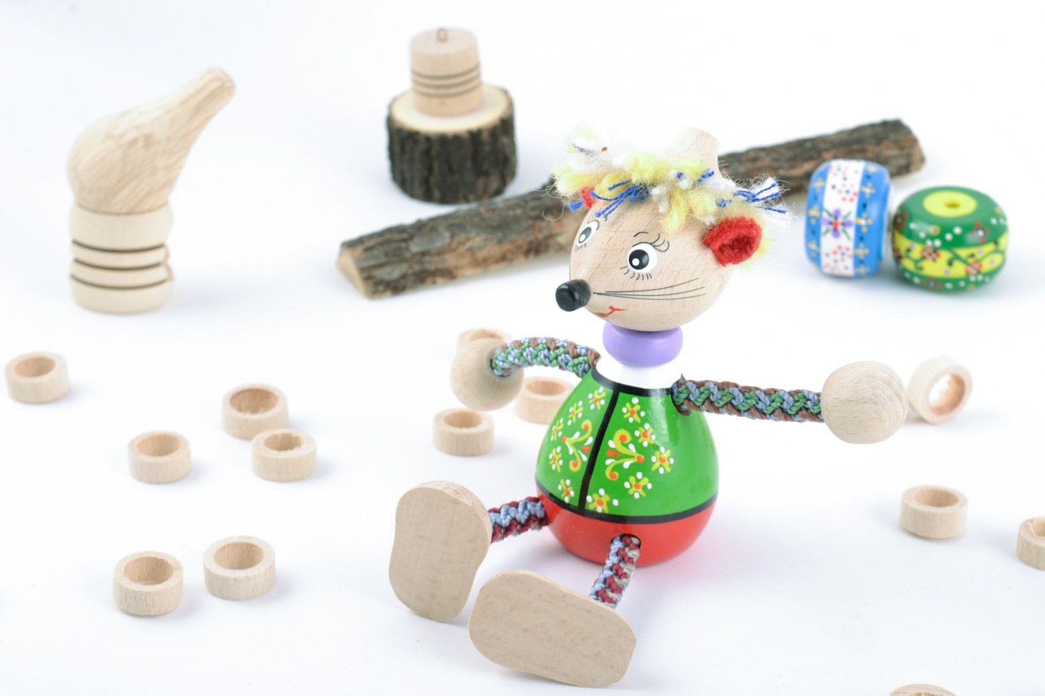 Деревянная эко игрушка с росписью мышка забавная милая маленькая ручной работы фото 1
