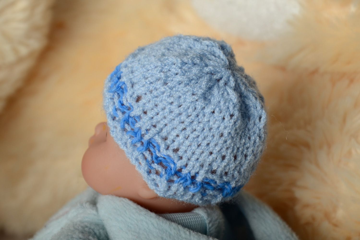 Bonnet bleu pour oeuf de Pâques tricoté fait main original artisanal décoration photo 1