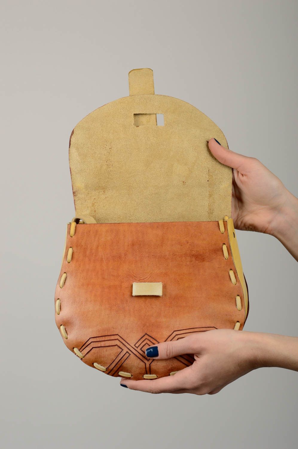 Kleine Clutch Tasche handmade Accessoire für Frauen Tasche aus Leder in Braun foto 5