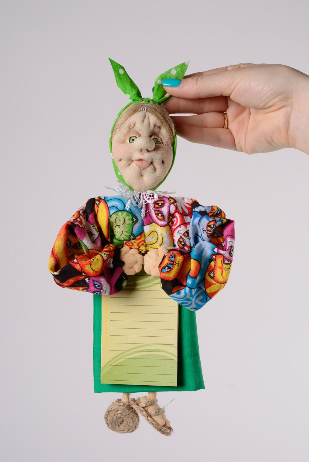 Чулочная кукла магнит на холодильник со стикерами для записей ручная работа фото 1