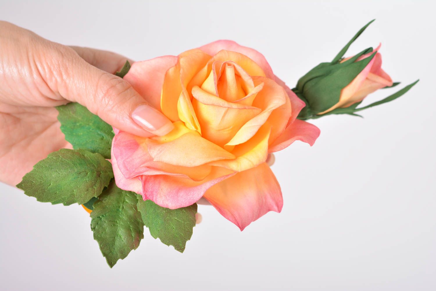 Заколка ручной работы цветок из фоамирана украшение для волос в виде розы фото 3