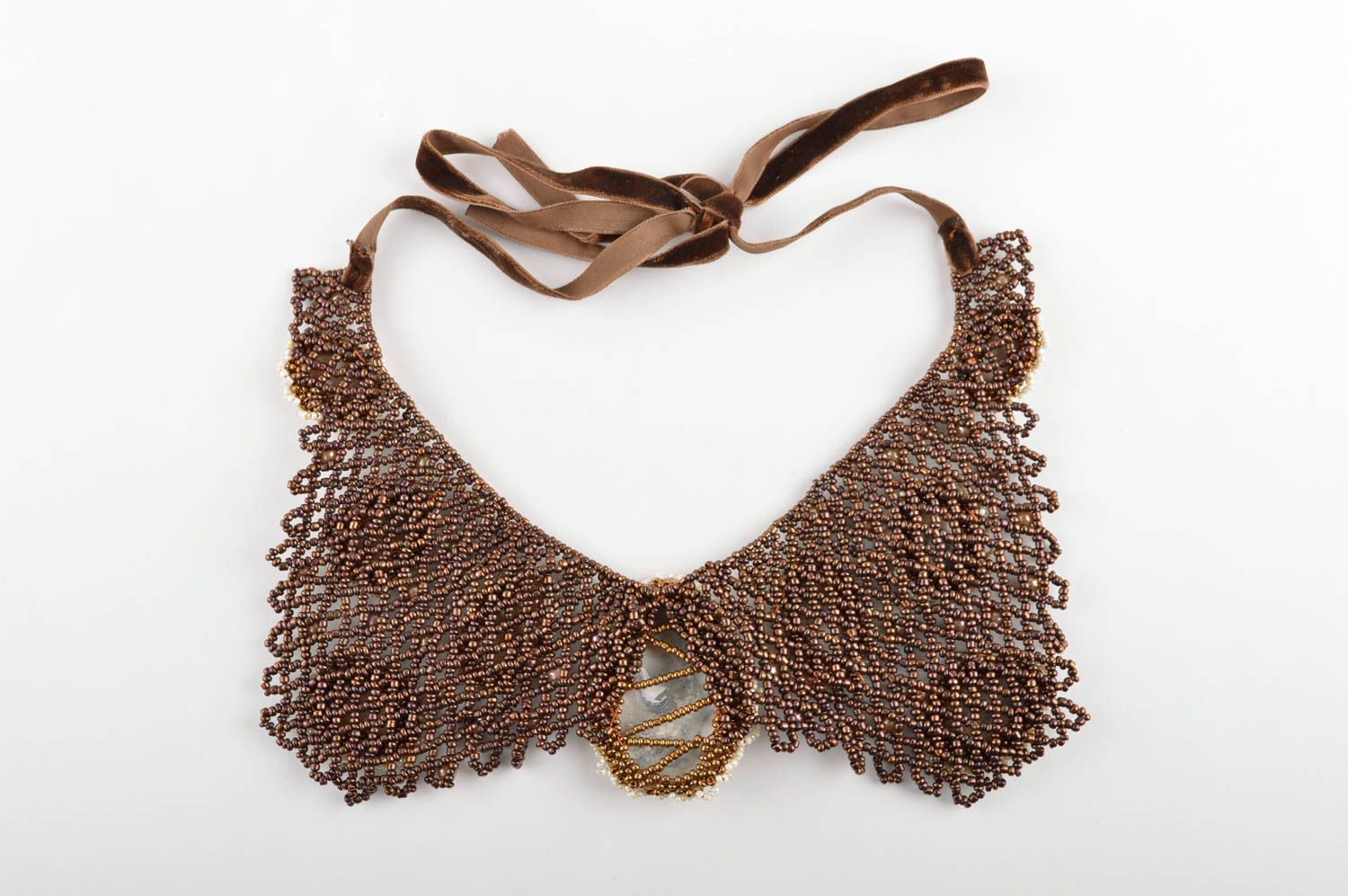 Collana di perline fatta a mano accessorio da donna con pietre marine foto 4