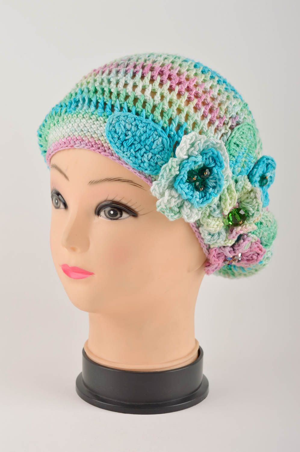 Béret au crochet fait main Chapeau tricoté multicolore Vêtement femme design photo 2