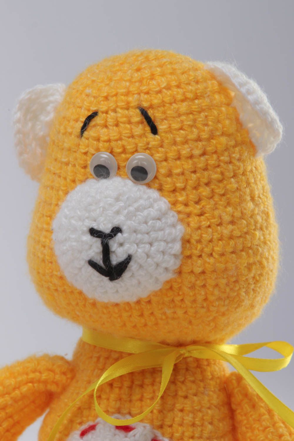 Jouet ours jaune fait main Peluche tricotée au crochet Décoration maison photo 3