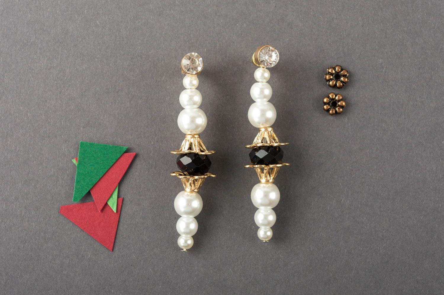 Boucles d'oreilles pendantes en perles artificielles et cristaux faites main photo 1