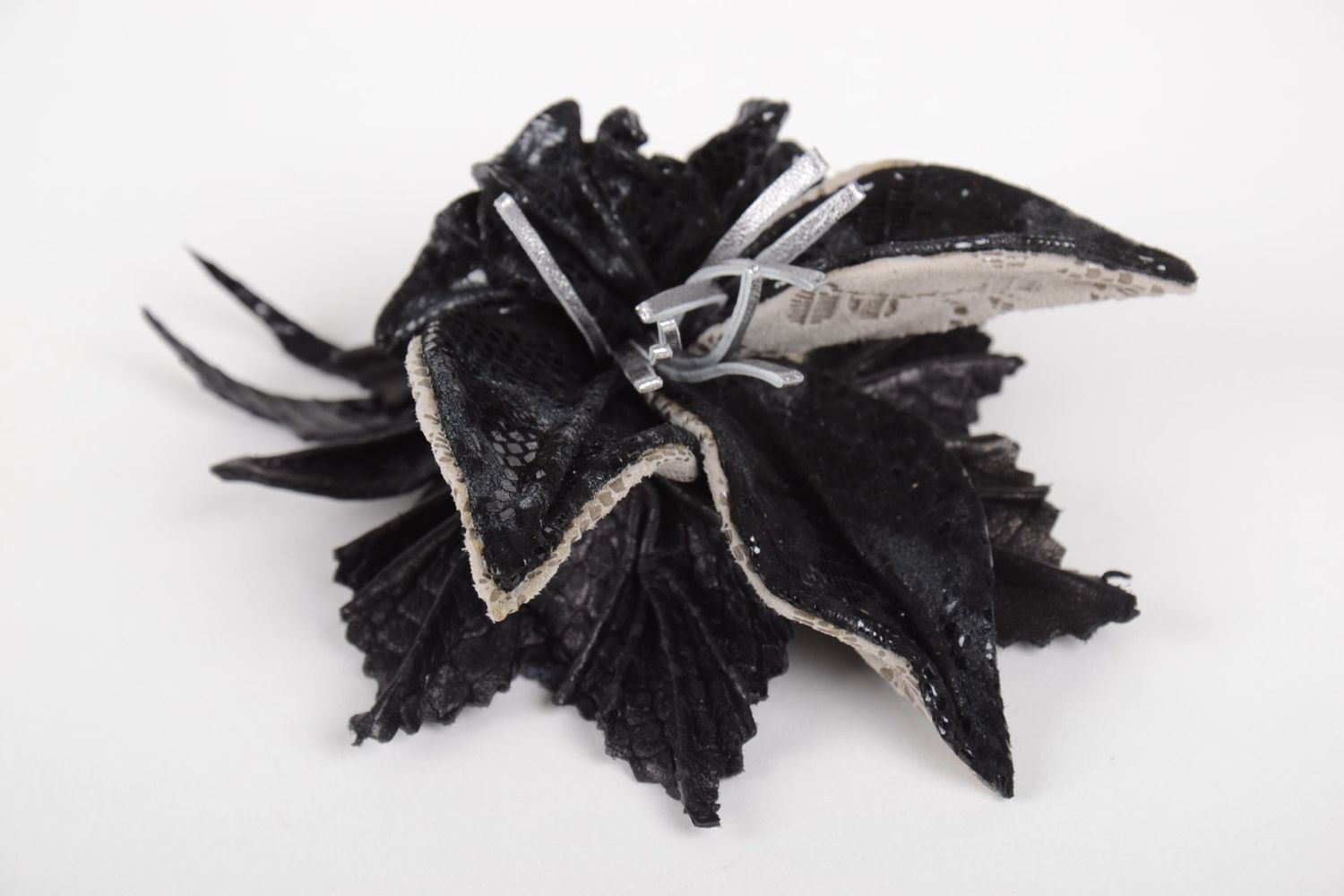 Broche Barrette fleur noire faite main grosse en cuir Accessoire femme photo 4