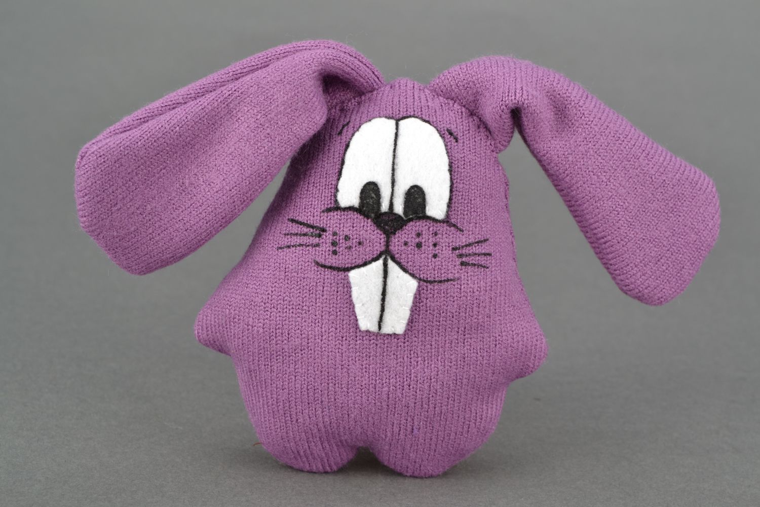 Мягкая игрушка зайчик из хлопка фиолетовая фото 3