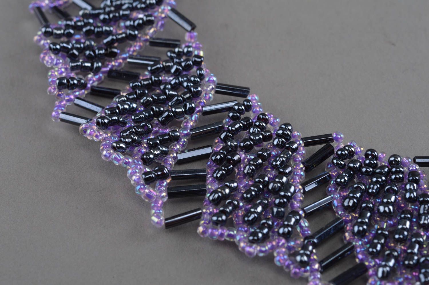 Künstlerisches Collier aus Glasperlen schwarz lila originell handgeschaffen foto 5