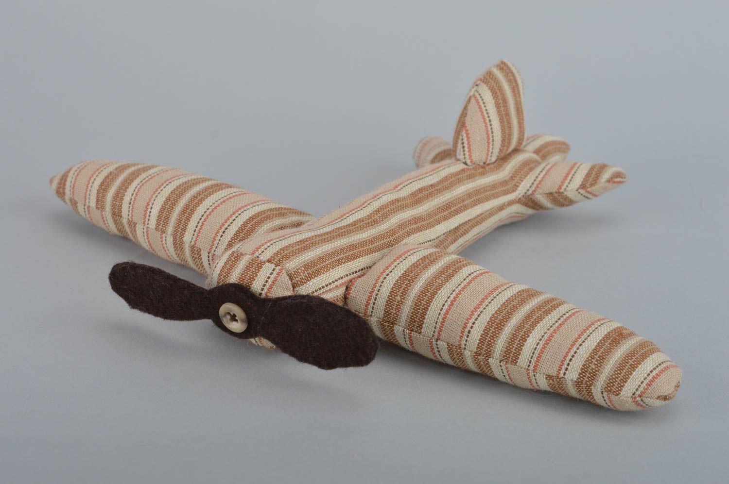 Petite peluche avion textile en lin et tissu polaire beige rayé fait main photo 4