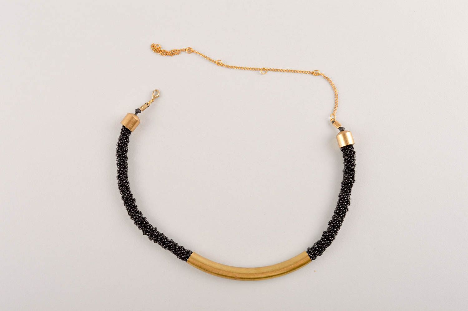 Collier design Bijou fait main perles de rocaille noires métal Cadeau femme photo 5