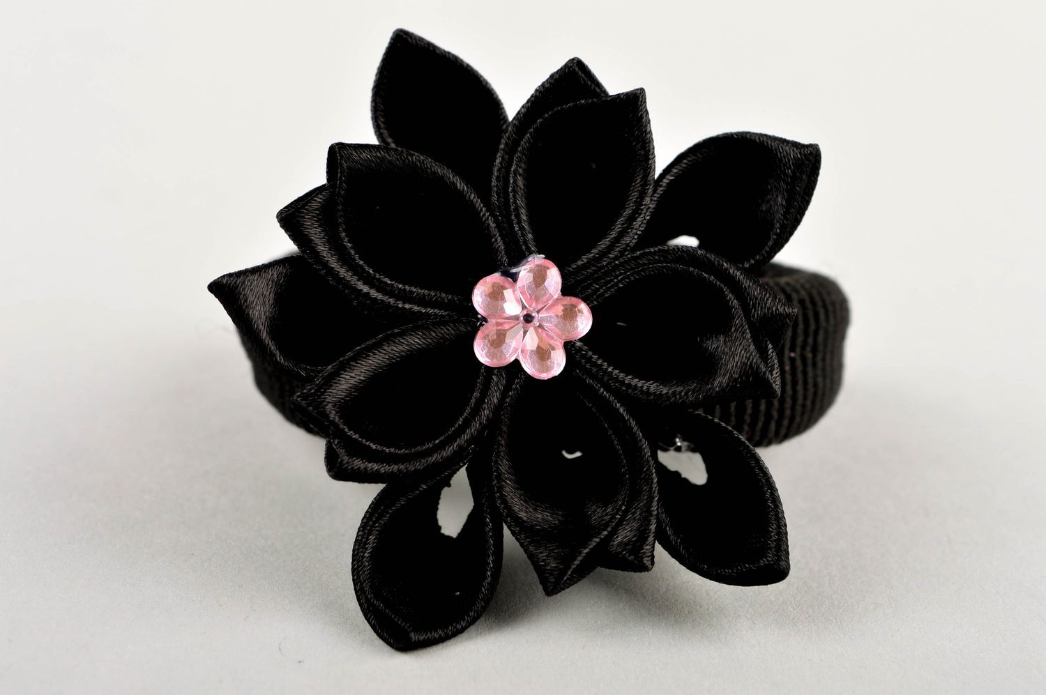 Élastique à cheveux fait main Accessoire coiffure fleur noire Cadeau pour femme photo 3