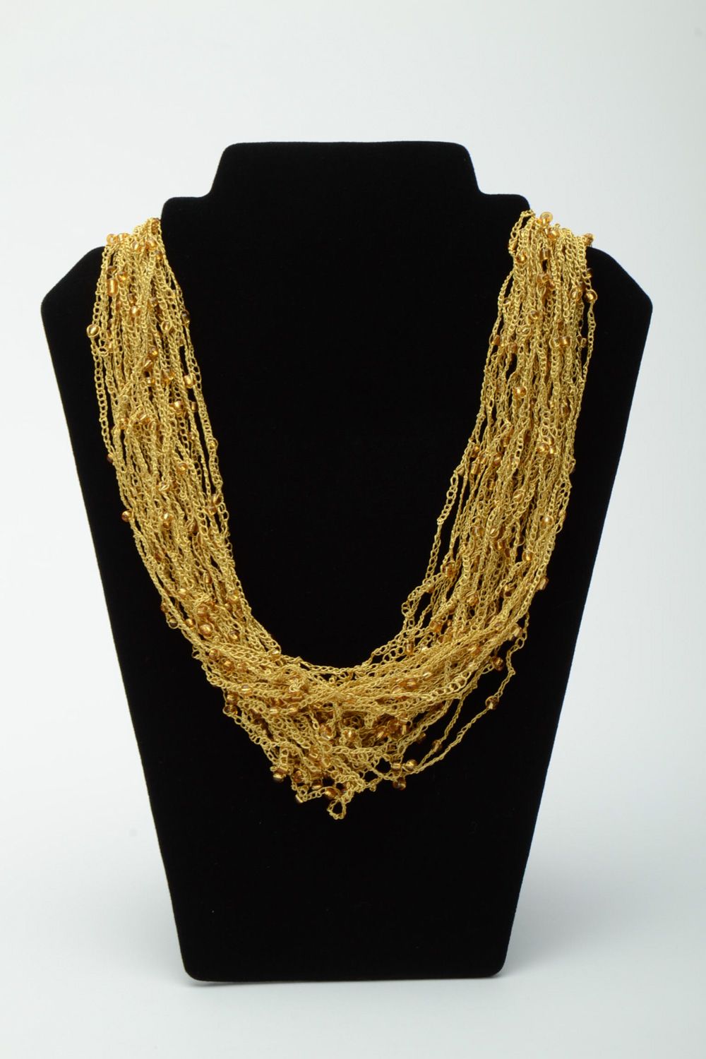 Gelbe lange handgehäkelte Textil Halskette aus Fäden und Glasperlen für Frauen foto 1