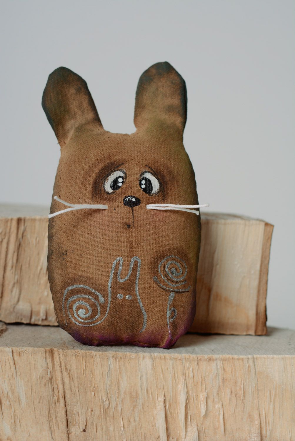 Aimant frigo artisanal sous forme de lapin jouet mou en coton avec peinture photo 1