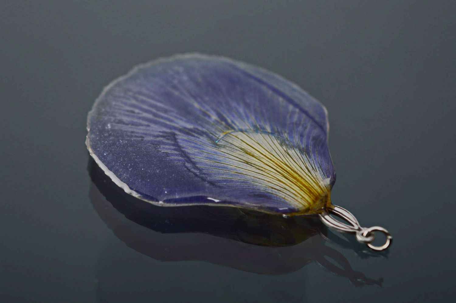 Women's neck pendant with iris petal embedded in epoxy resin photo 5