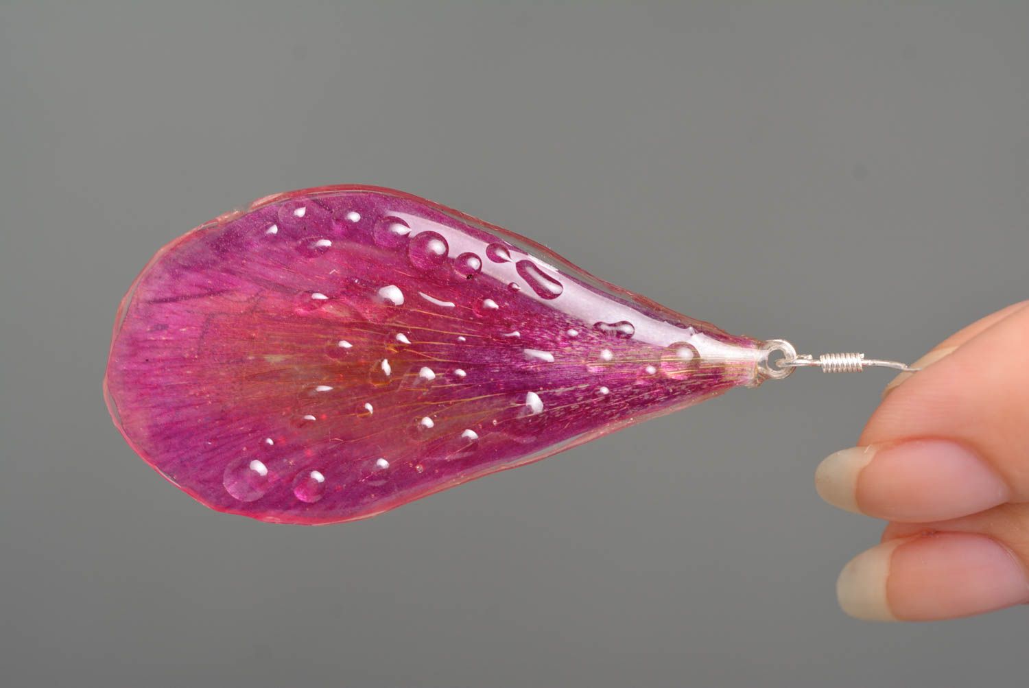 Украшение из цветов ручной работы серьги из эпоксидной смолы женские серьги фото 2