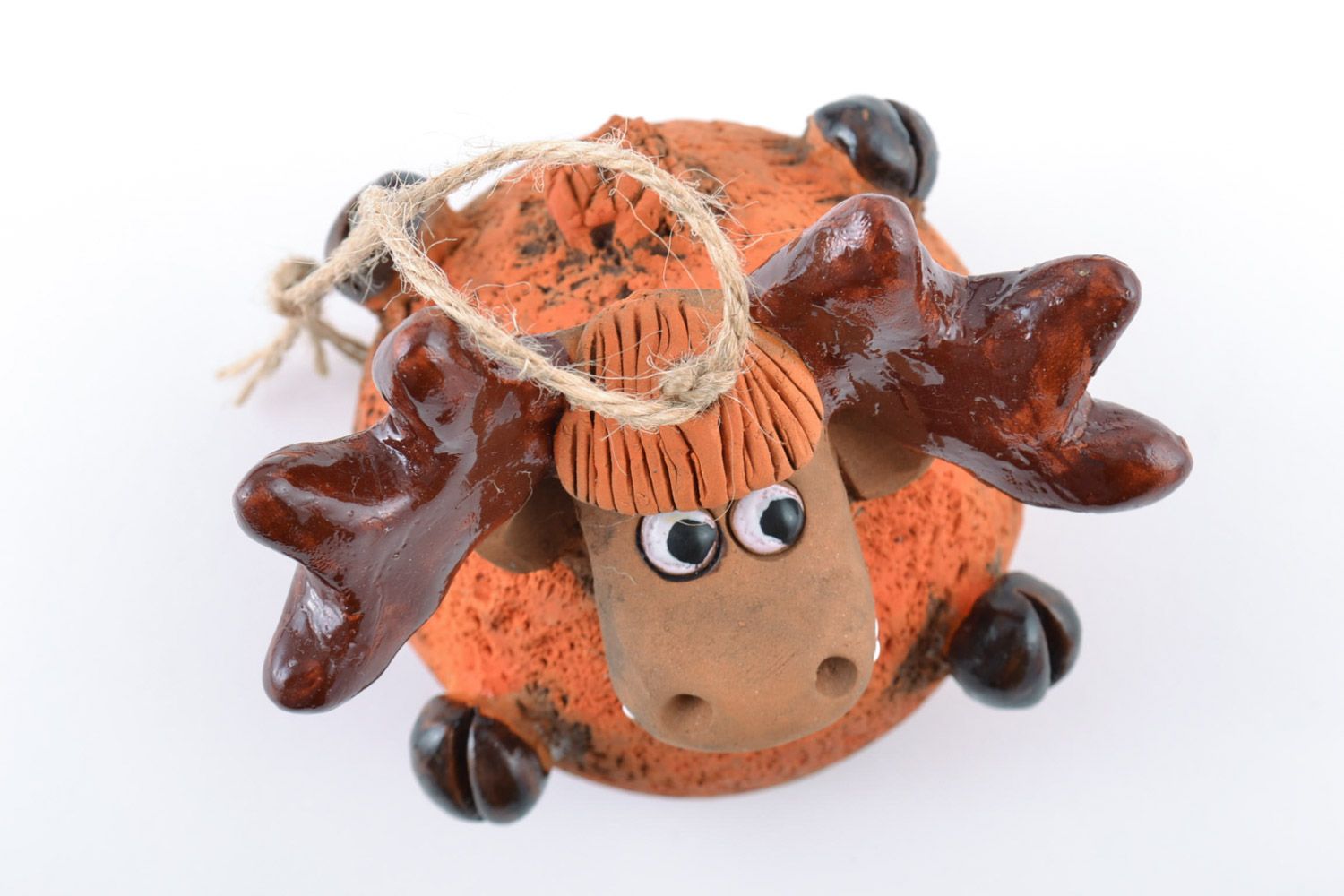 Campanello fatto a mano cervo in ceramica souvenir di argilla rossa dipinto foto 2
