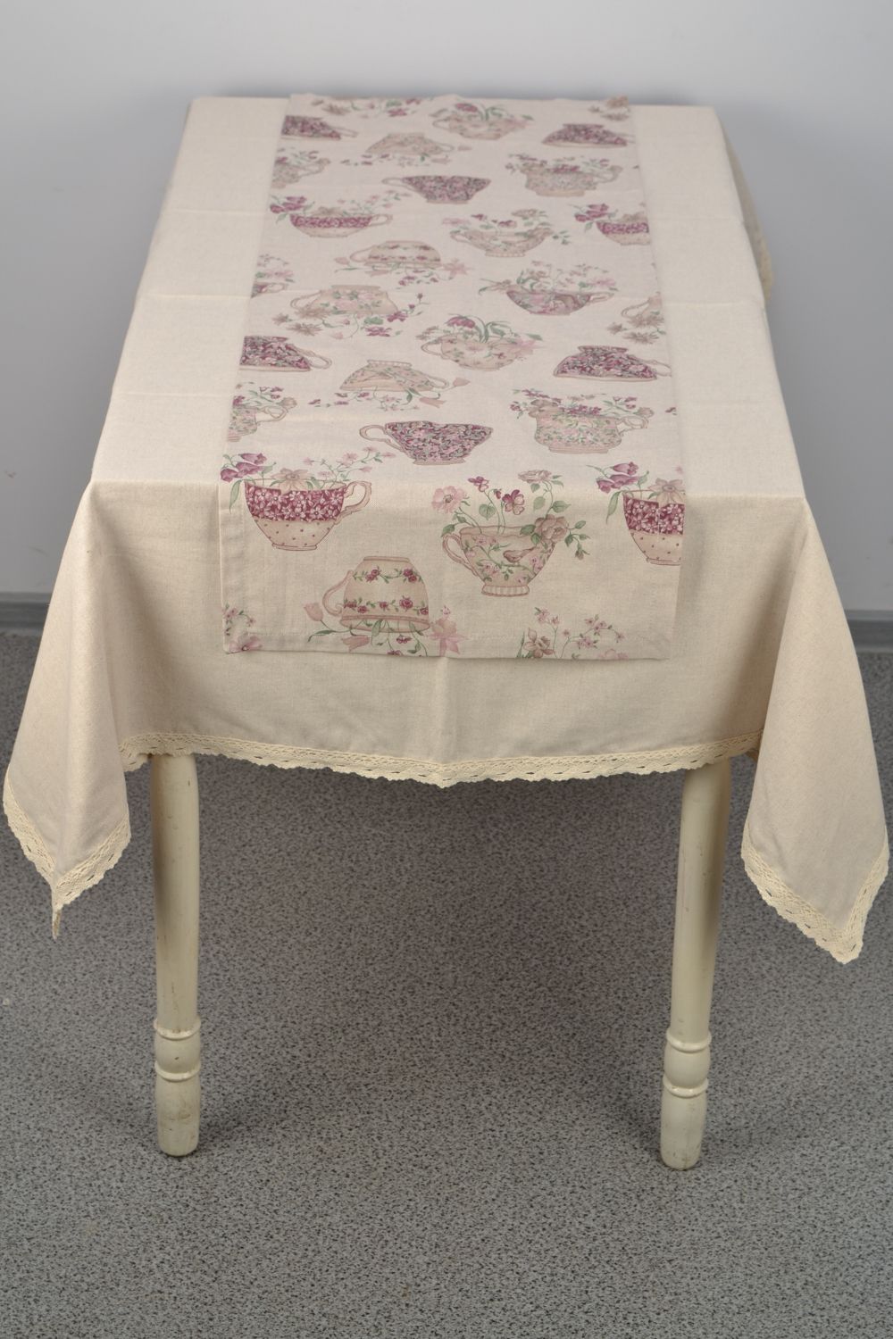 Textile table runner for square table photo 1