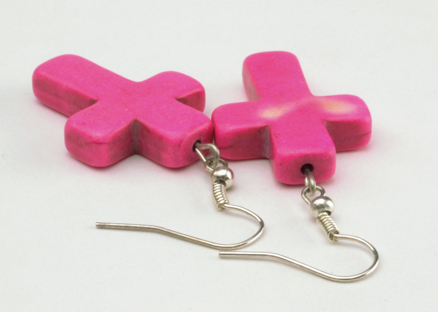 Pink plastic cross-shaped earrings photo 5