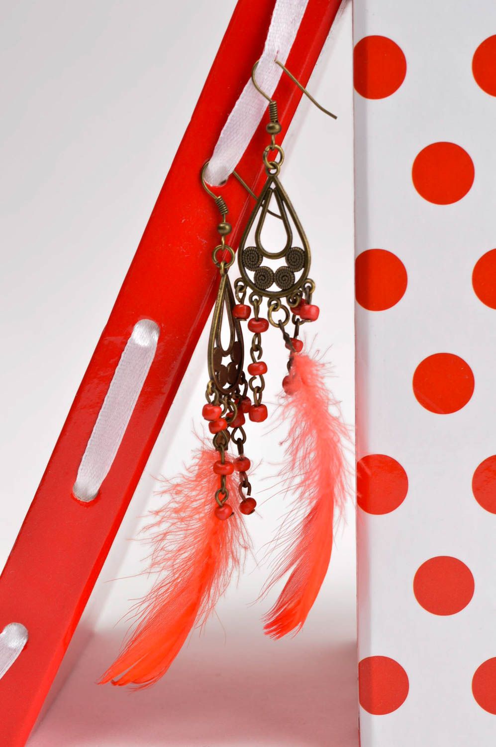 Handmade Ohrringe Schmuck mit Federn Mode Accessoire Damen Ohrringe rot lang  foto 2