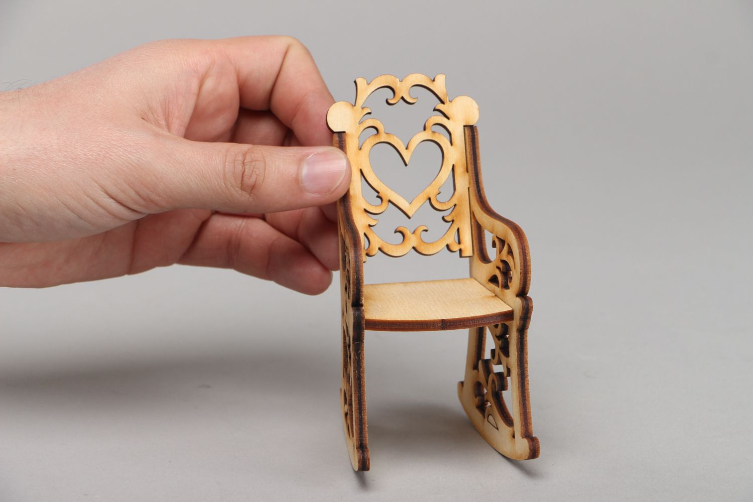 Vorbereitete Materialien handmade aus Furnier Spielschaukelstuhl  foto 4