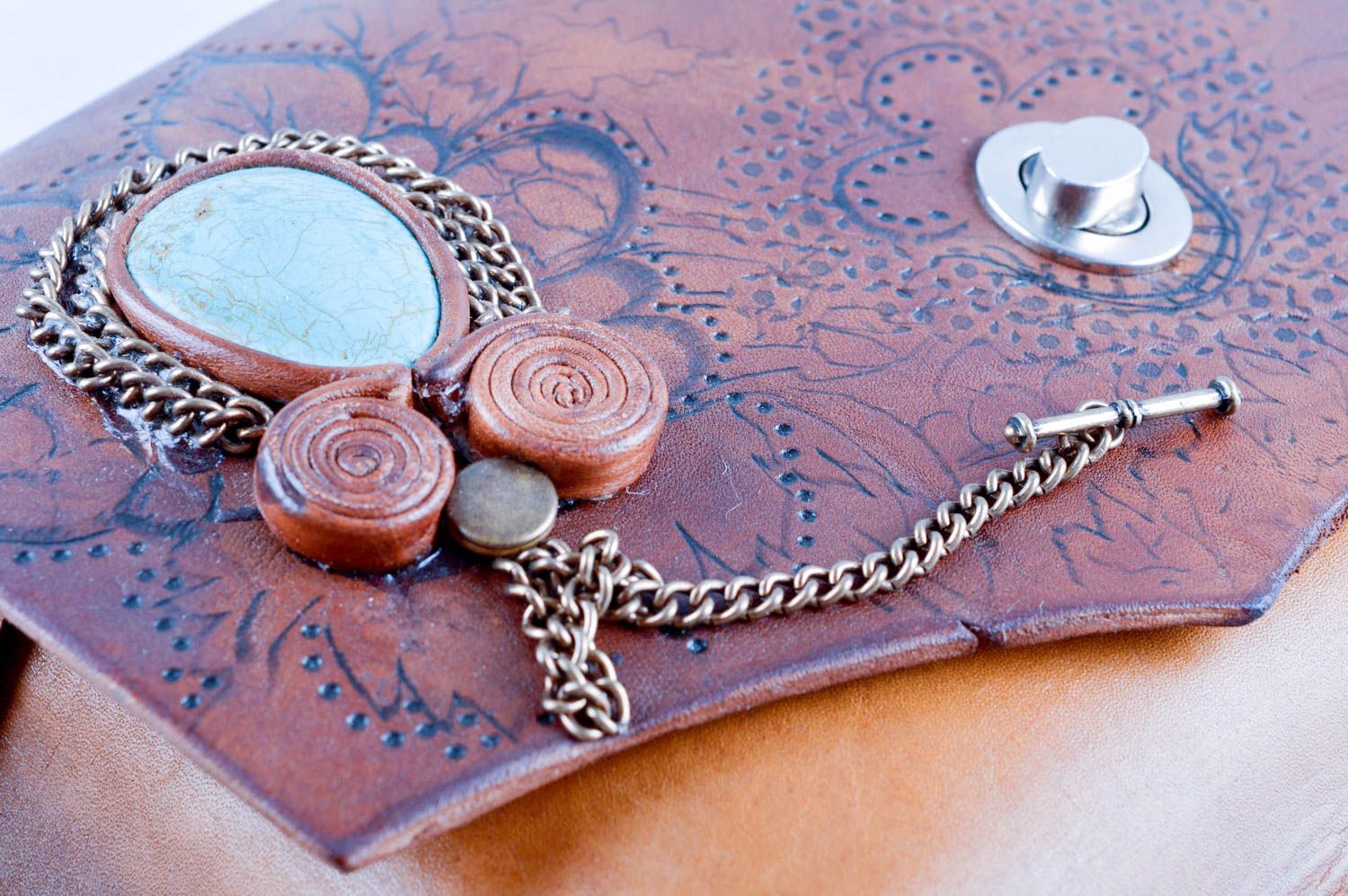 Handmade Clutch Tasche in Braun Accessoire für Frauen kleine Tasche aus Leder foto 4