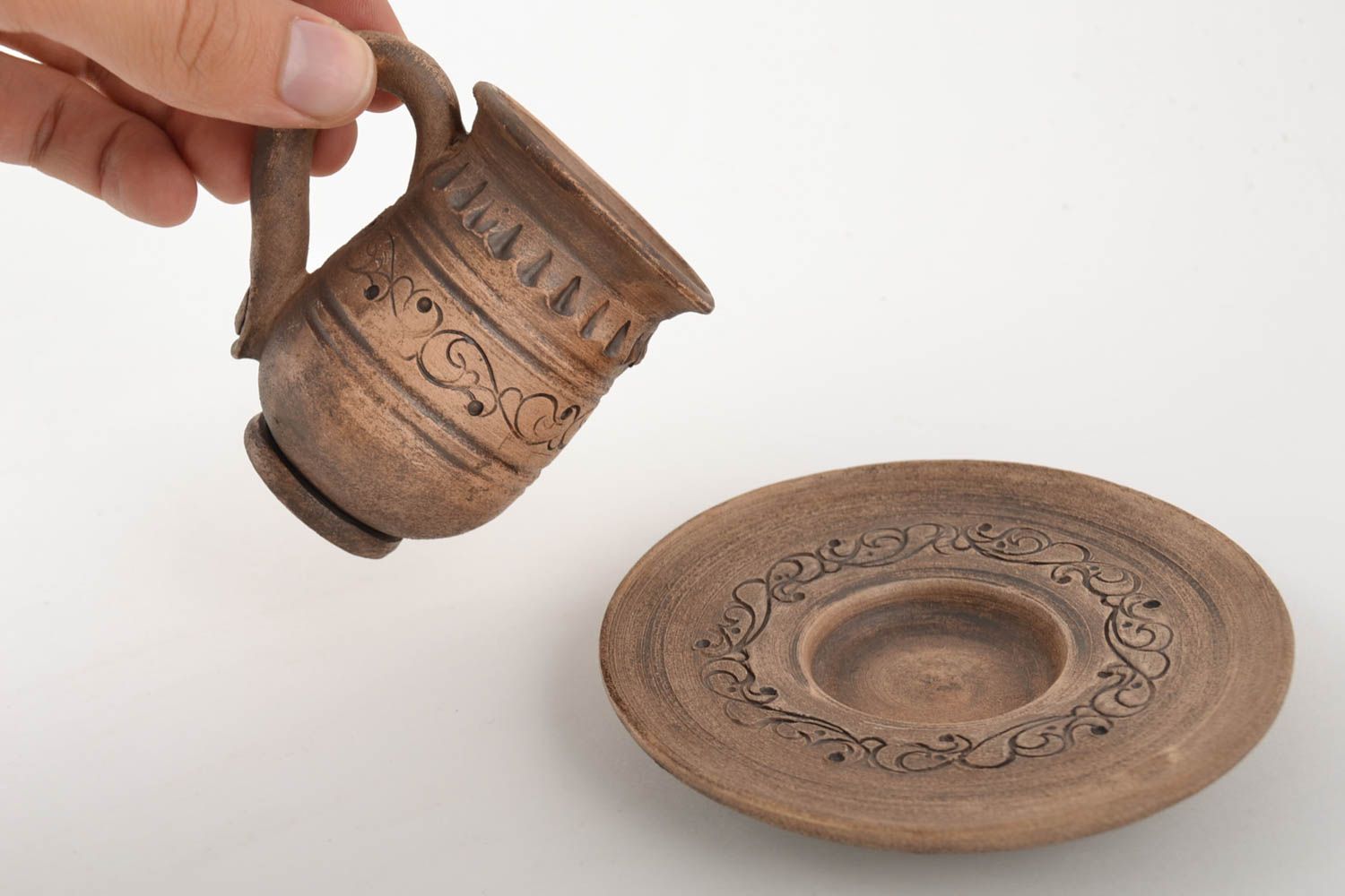 Глиняная чашка ручной работы с орнаментом в технике гончарства объемом 100 мл фото 5