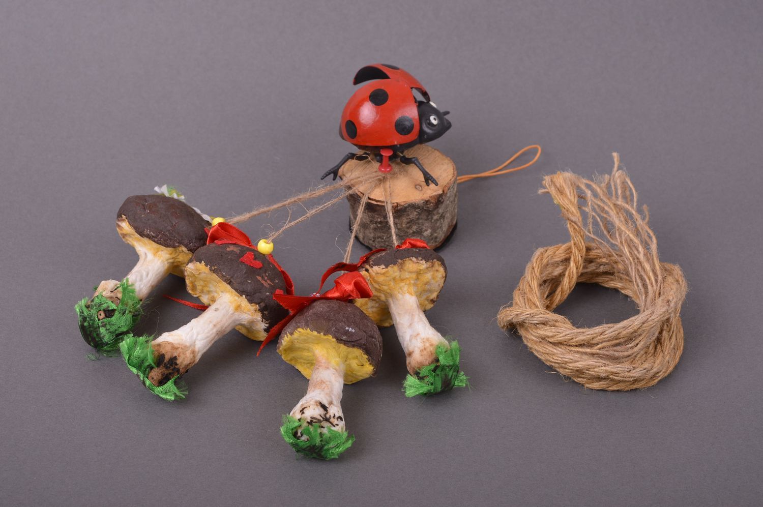 Елочная игрушка ручной работы игрушка из ваты декоративная подвеска грибочки фото 1