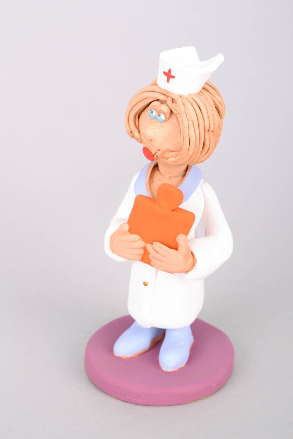 Keramik Statuette Krankenschwester foto 3