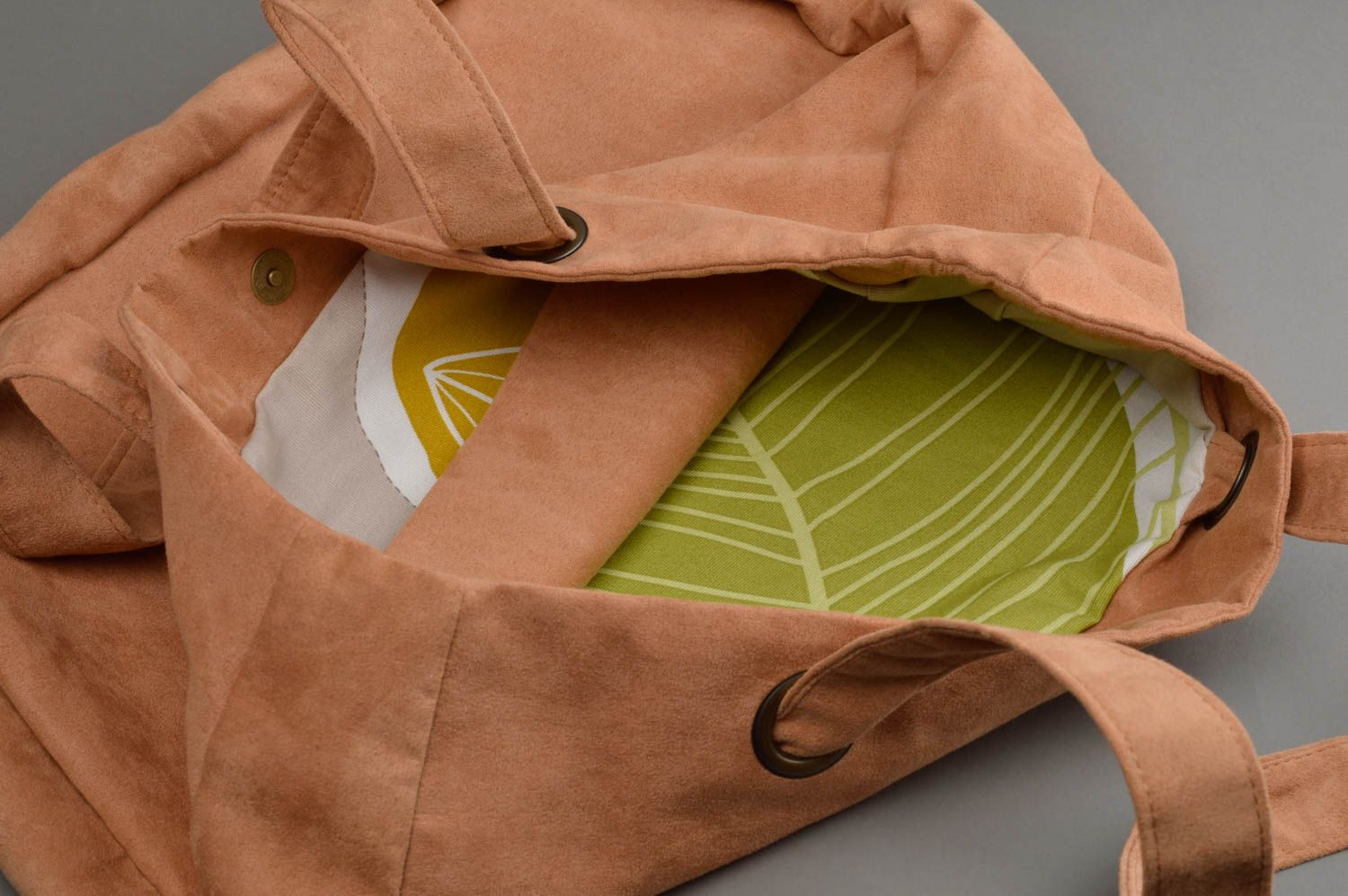 Große braune Tasche handmade aus künstlichem Wildleder und Baumwolle für Damen foto 3