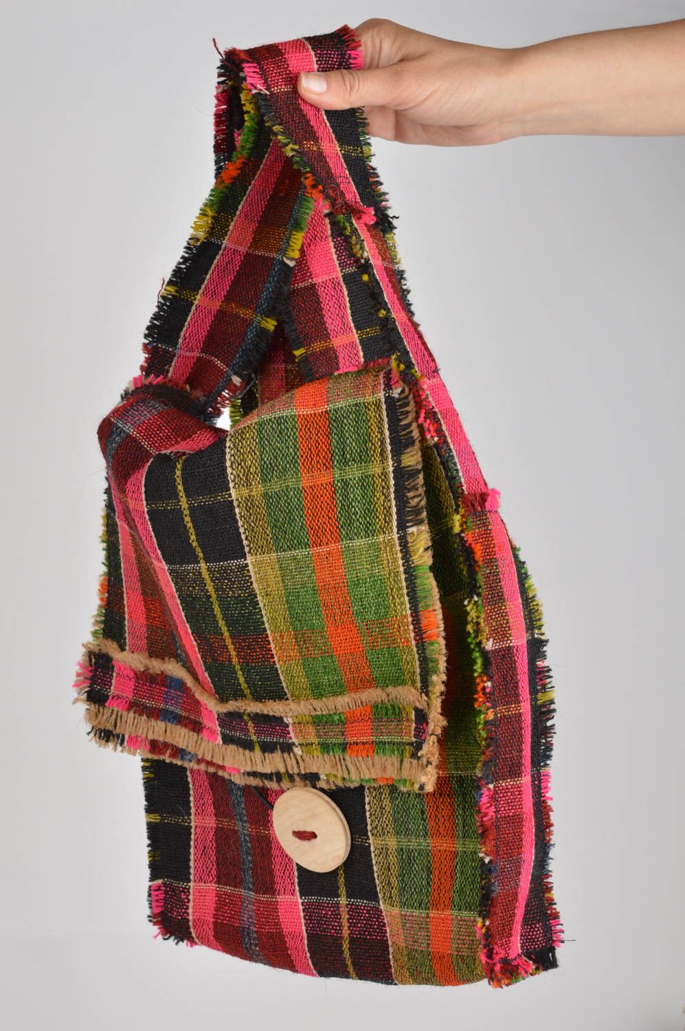 Женская сумка из ткани шерстяная через плечо в цветную клетку ручной работы фото 2