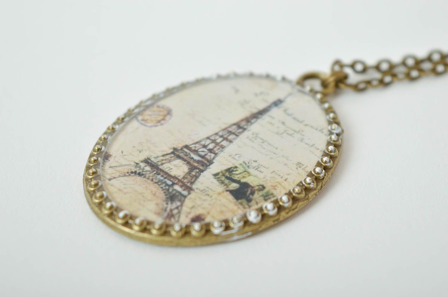 Pendentif fantaisie fait main Bijou original Accessoire pour femme tour Eiffel photo 3