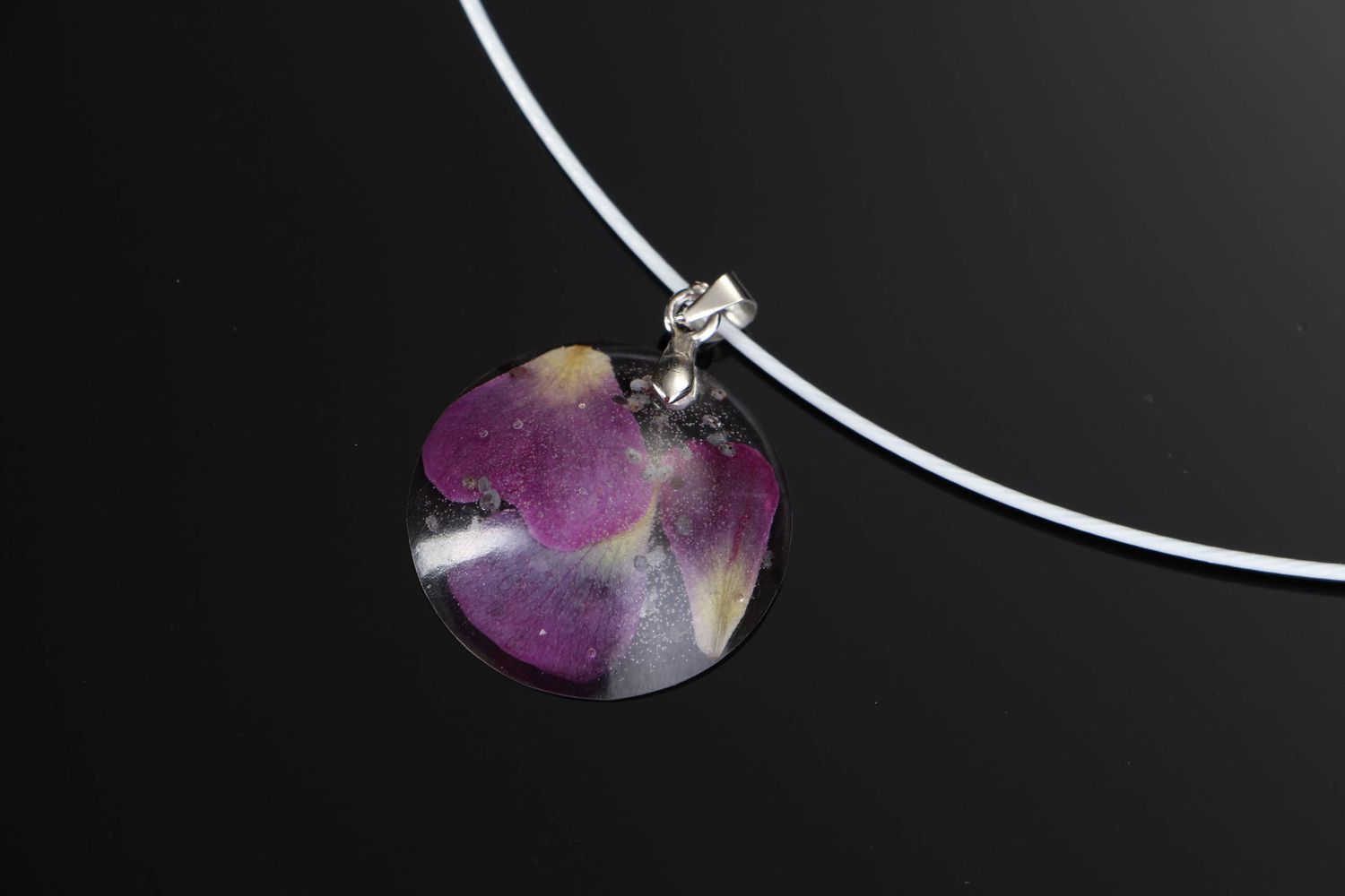 Pendant made of epoxy with China rose and poppy seeds photo 1