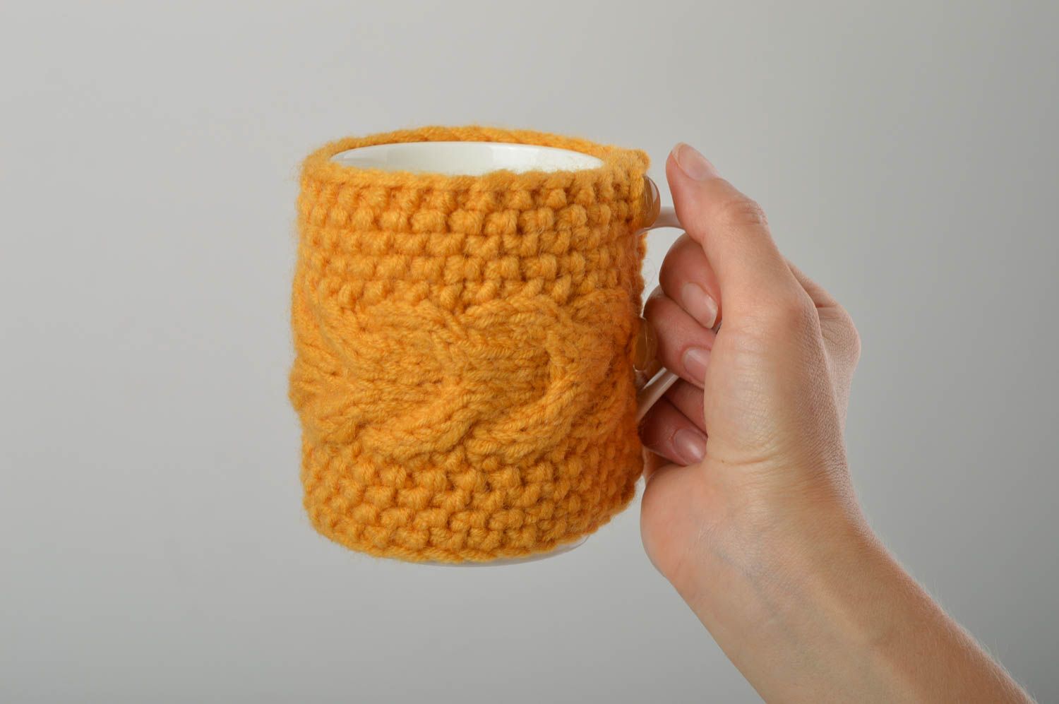 Tasse en porcelaine Cache-mug faits main tricot moutarde Vaisselle originale photo 4