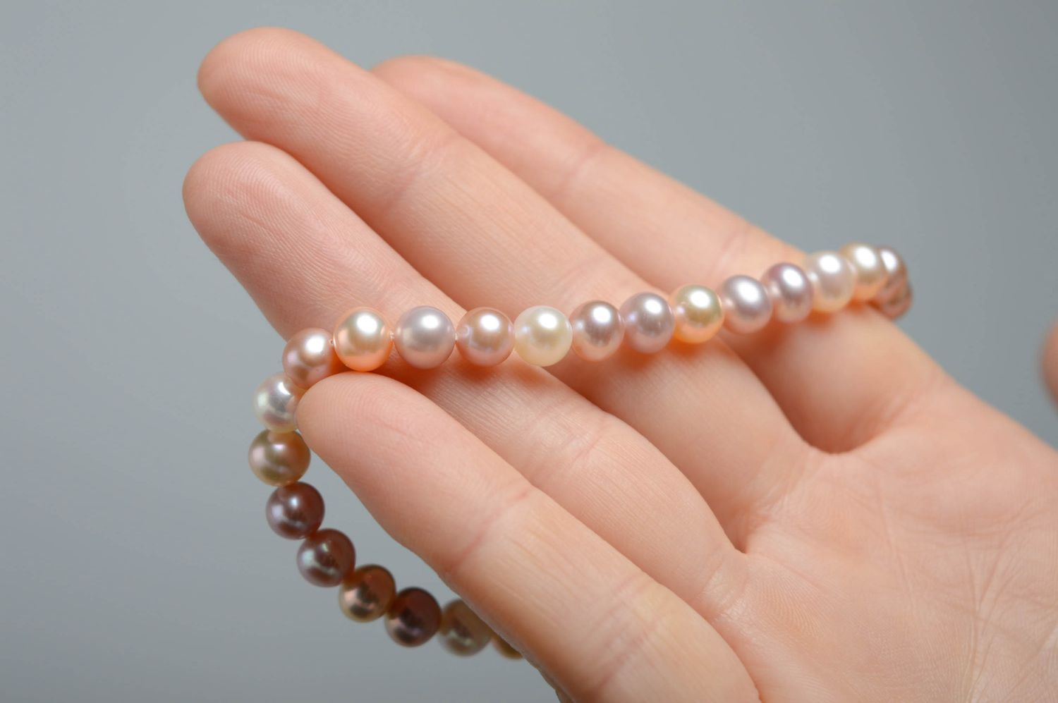 Pearl bracelet with light beads photo 3