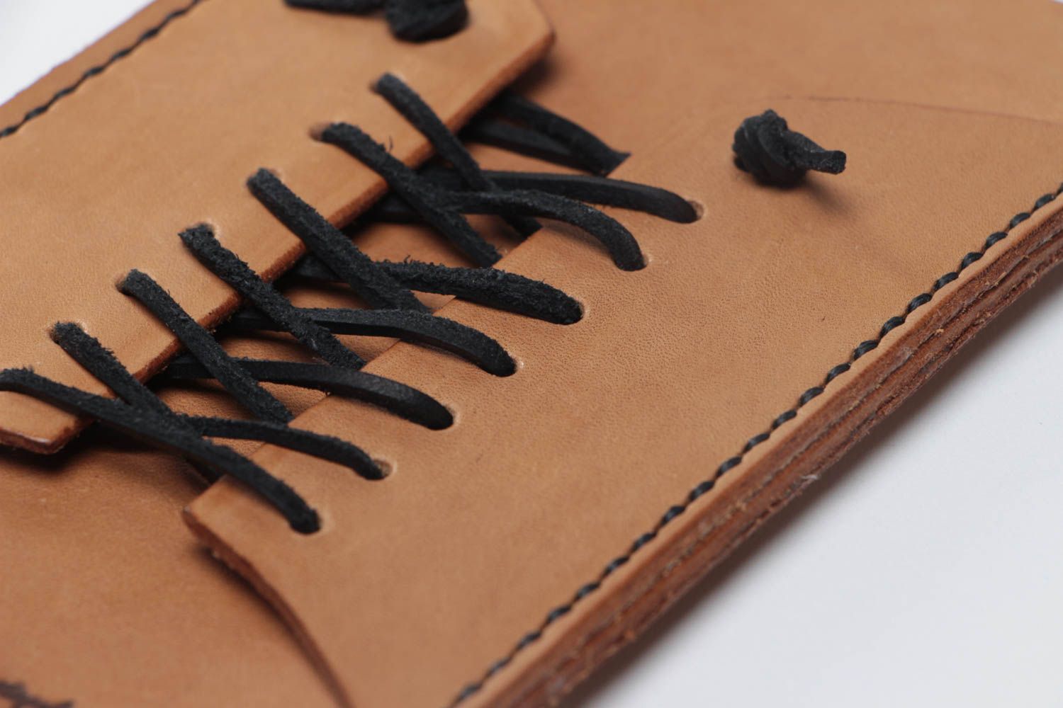 Handgemachte beige Handytasche aus Leder stilvoll mit Schnüren für Geschenk foto 3