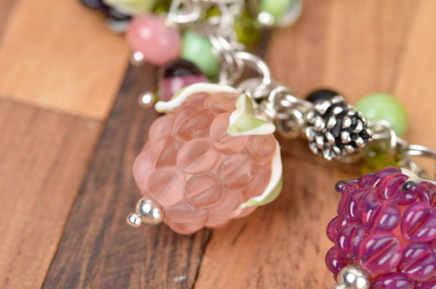 Браслет ручной работы стеклянное украшение женский браслет в виде ягодок фото 5