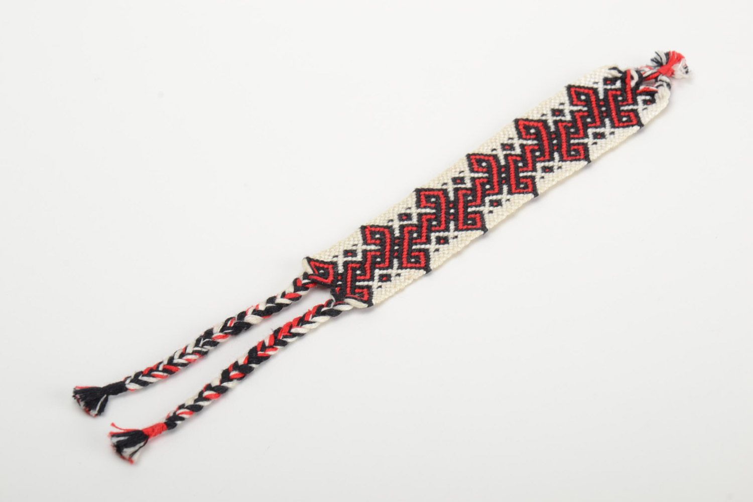 Handmade friendship wrist bracelet woven of threads in ethnic Ukrainian style photo 2