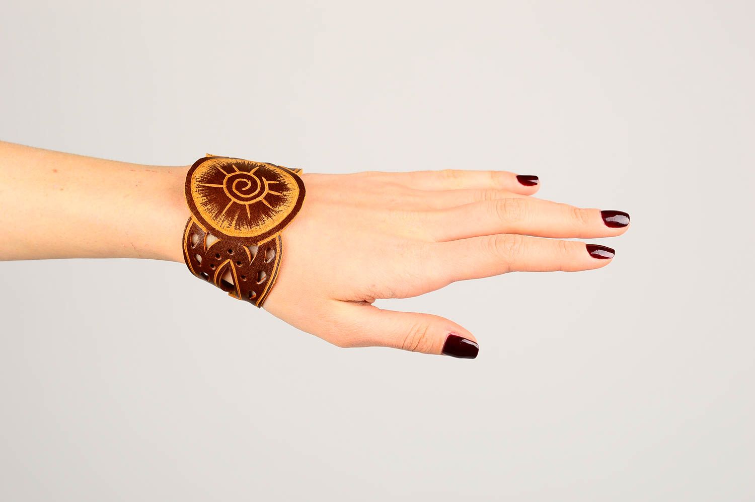 Bracelet cuir naturel Bijoux fait main marron dessins ethniques Accessoires mode photo 1