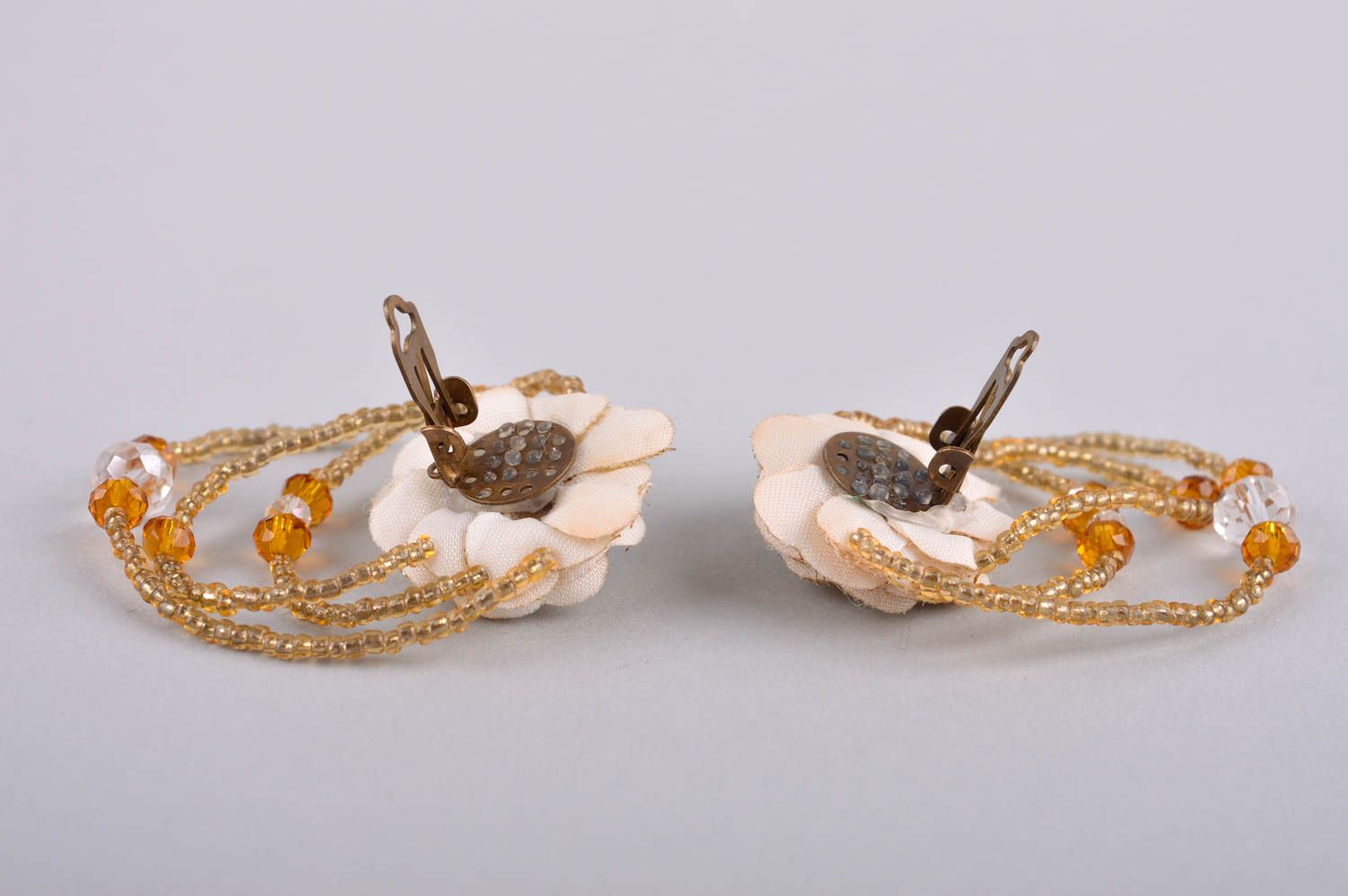 Boucles d'oreilles clip Bijou fait main beiges roses Accessoire femme design photo 5