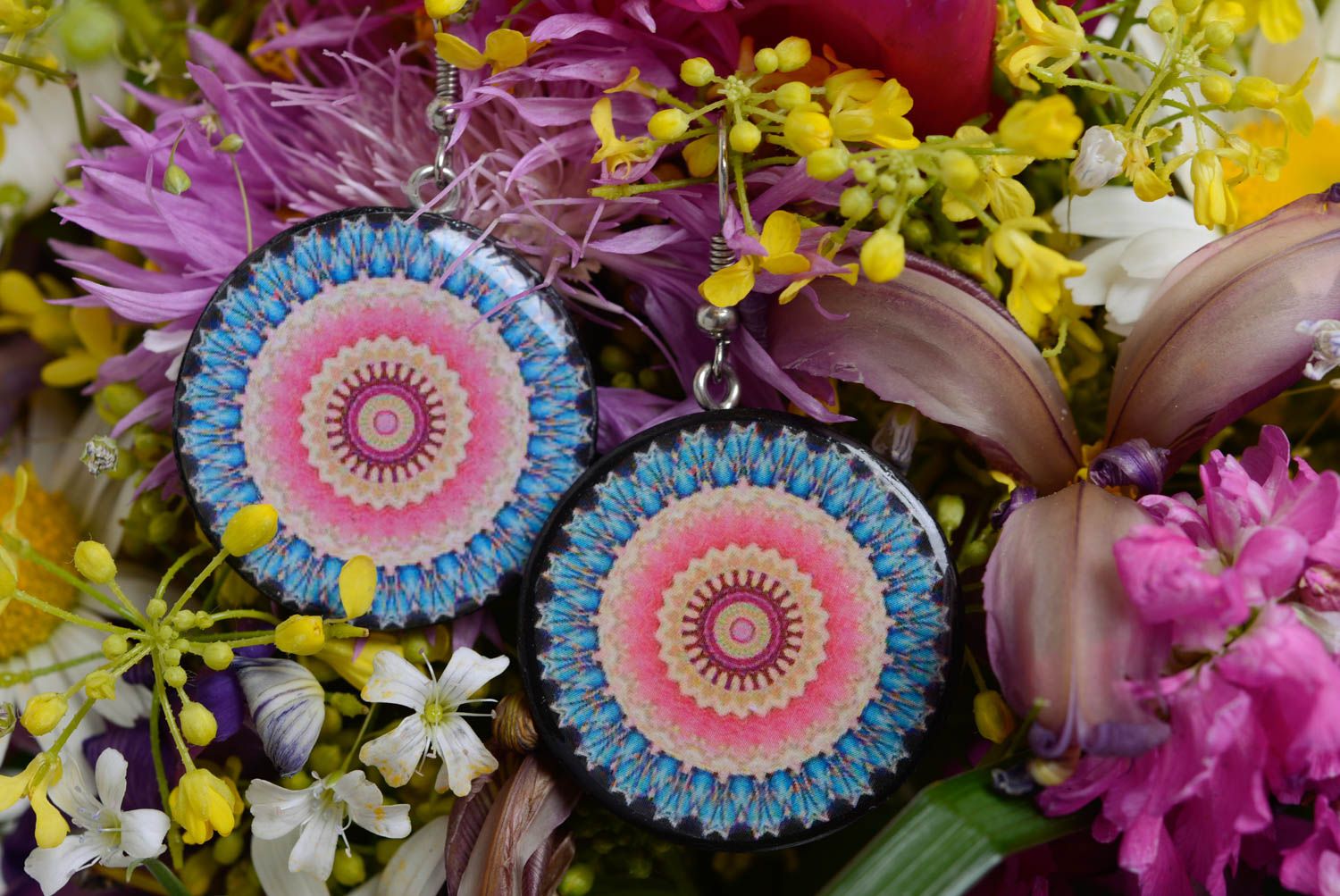 Damen handmade Ohrringe aus Polymerton mit Muster in Decoupage Künstlerarbeit foto 3