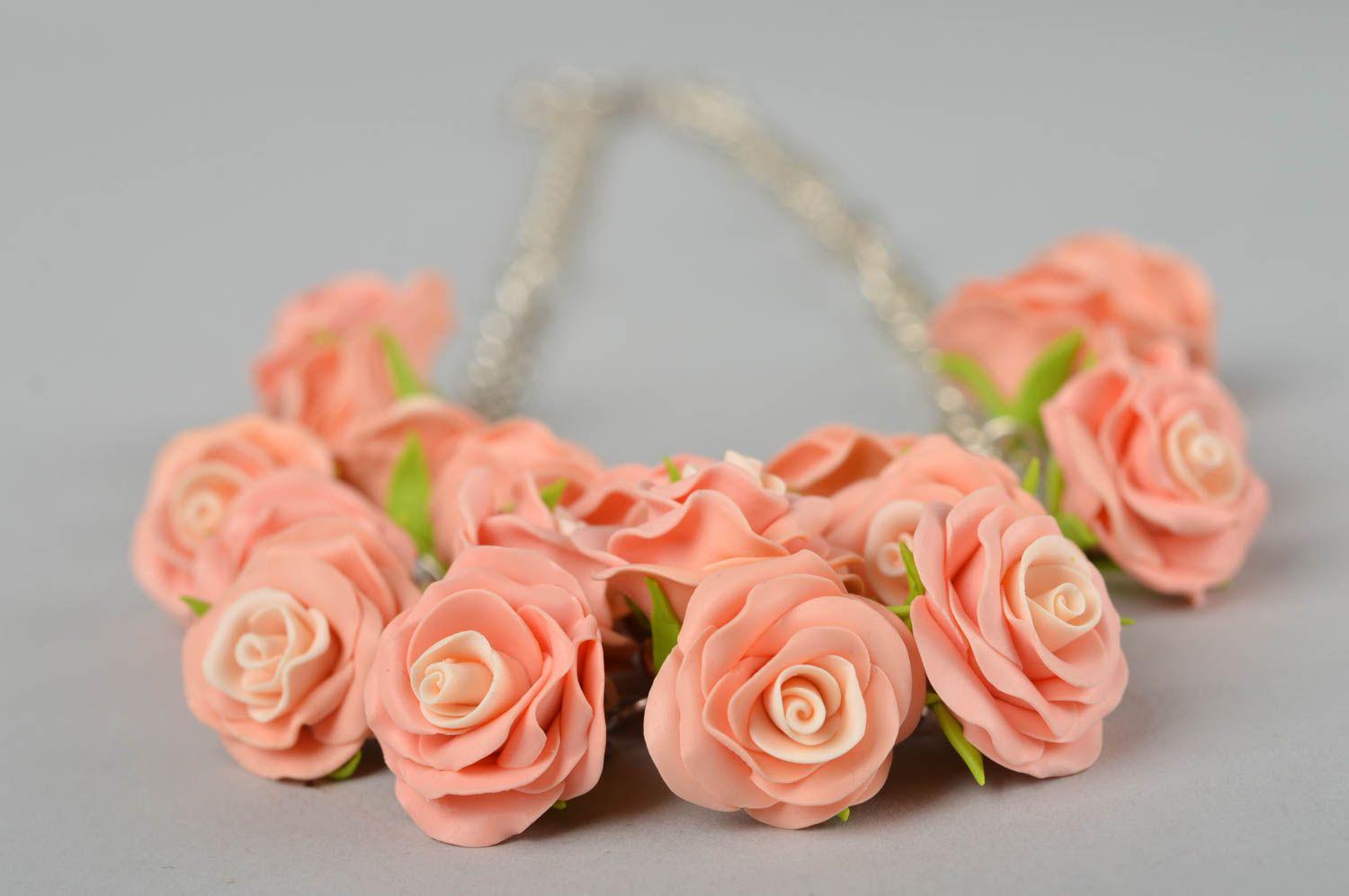 Collier fantaisie Bijou fait main fleurs roses pâte polymère Accessoire femme photo 4