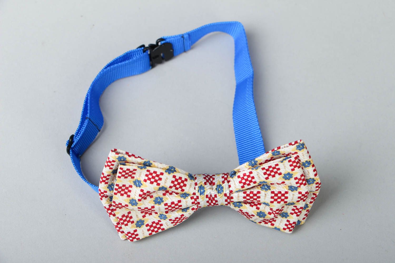 Textile bow tie photo 1
