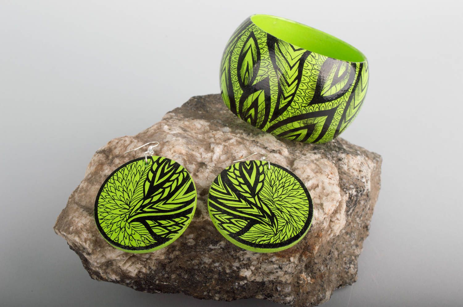 Деревянные украшения ручной работы модные серьги женский браслет салатовые фото 1