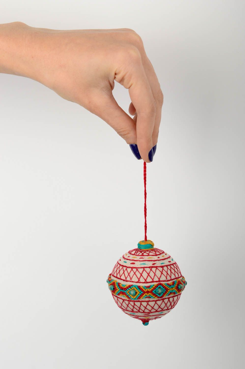 Елочная игрушка ручной работы новогодний шар красный новогоднее украшение фото 5