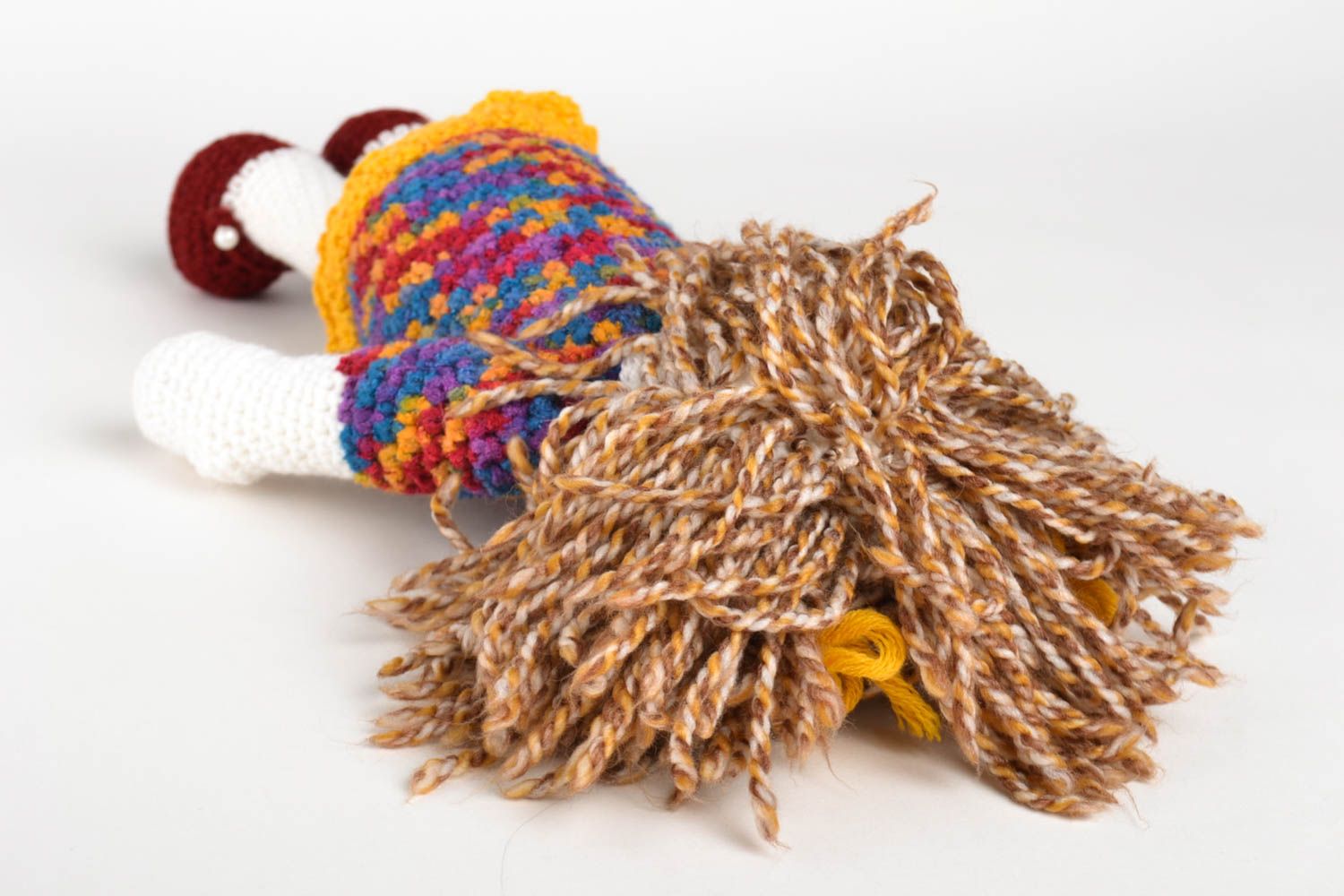 Poupée tricotée Jouet fait main en robe multicolore Cadeau enfant original photo 4