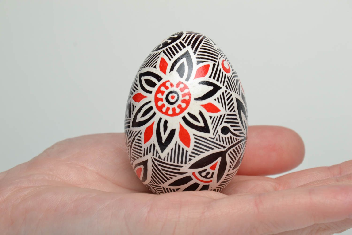 Huevo de Pascua decorado a mano foto 5