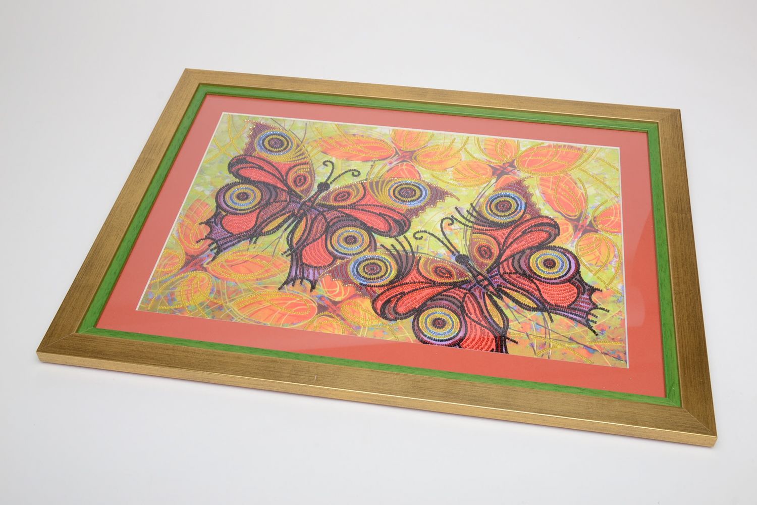 Прямоугольная картина из бисера вышитая по ткани Бабочки разноцветные фото 2